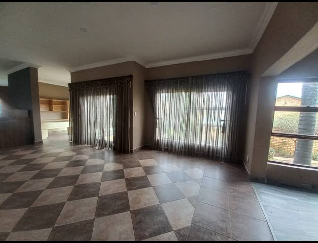 3 BEDROOM HOUSE TO LET IN SONNEVELD